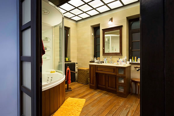 Main bathroom