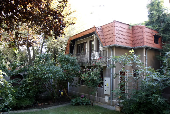 Garage / studio apartment